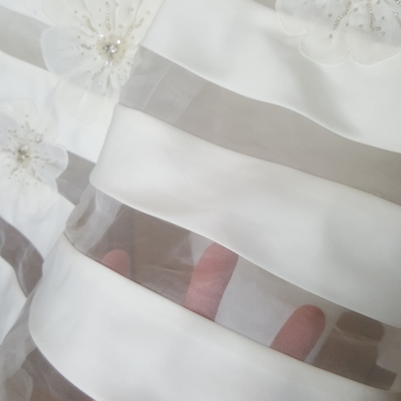 Galina Ivory Wedding Dress, Sz 6 - Picture 8 of 9